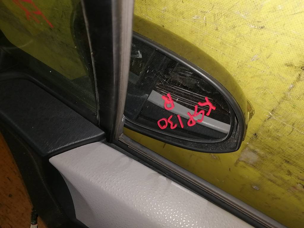 зеркало Toyota Vitz