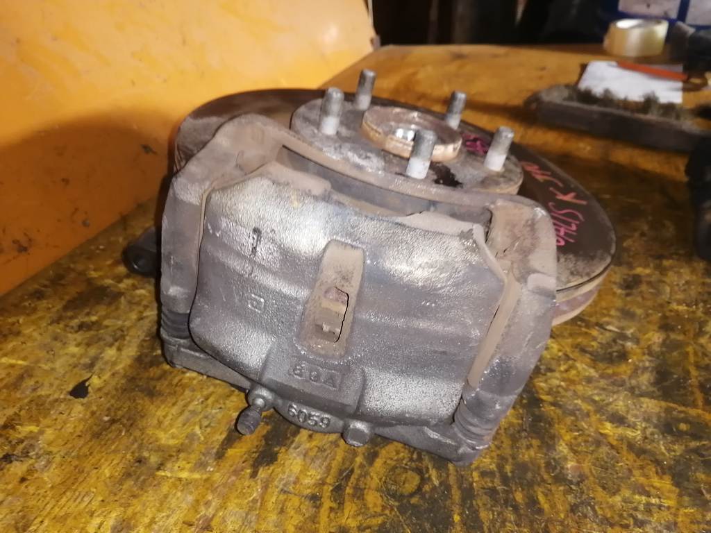 DUALIS KJ10 СТУПИЦА ПЕРЕДНЯЯ ЛЕВАЯ ABS Nissan Dualis