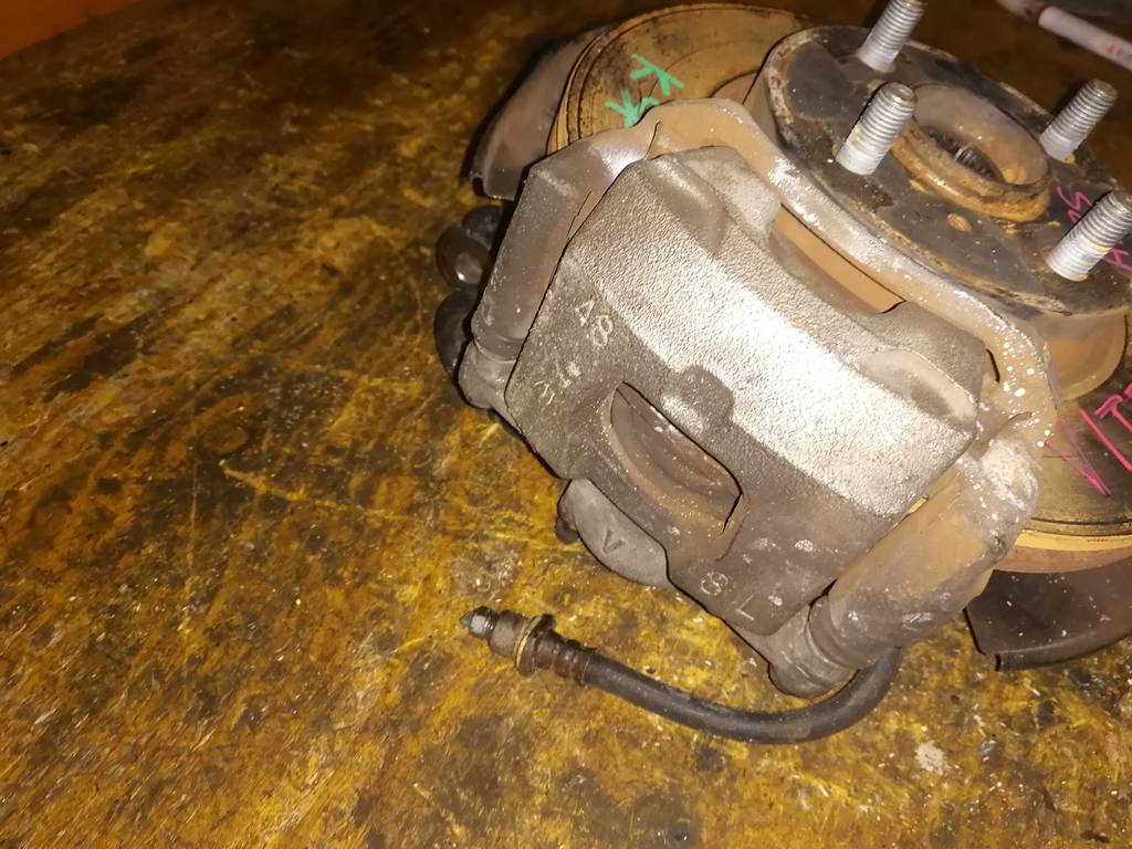 VITZ KSP130 СТУПИЦА ПЕРЕДНЯЯ ЛЕВАЯ ABS Toyota Vitz