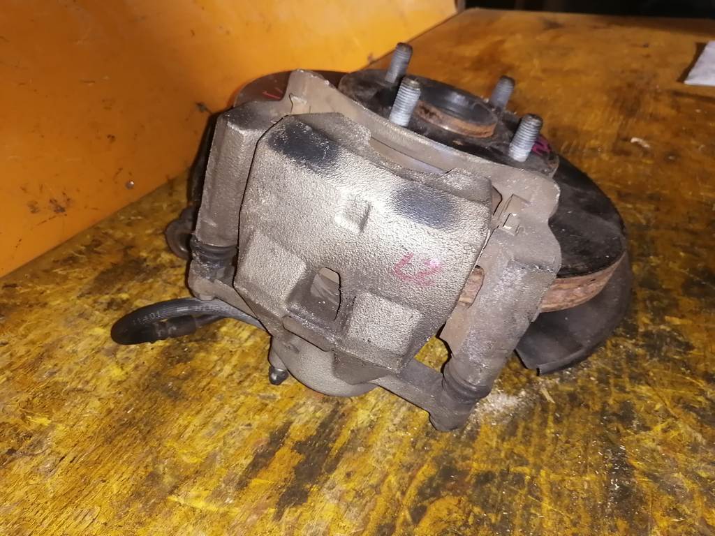 VITZ KSP90 СТУПИЦА ПЕРЕДНЯЯ ЛЕВАЯ ABS Toyota Vitz