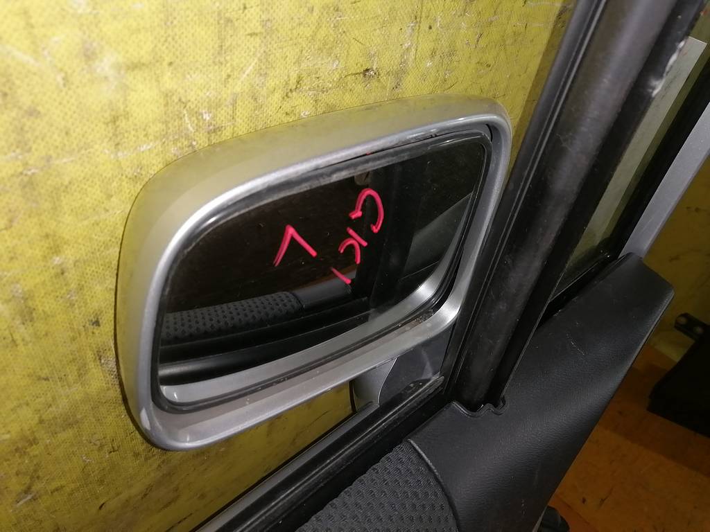 зеркало Honda Mobilio Spike