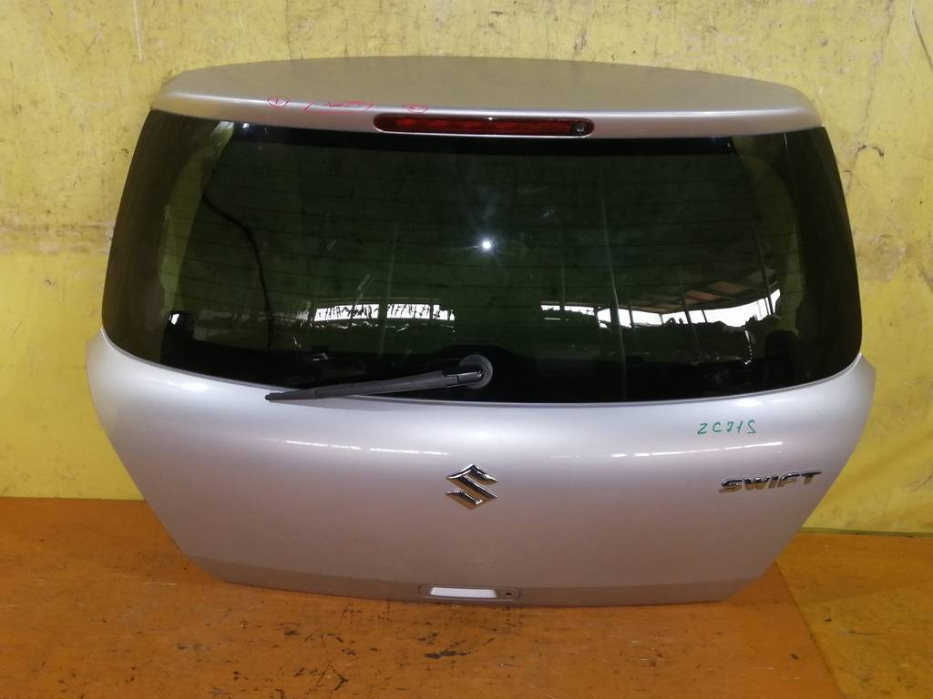дверь 5-я Suzuki Swift