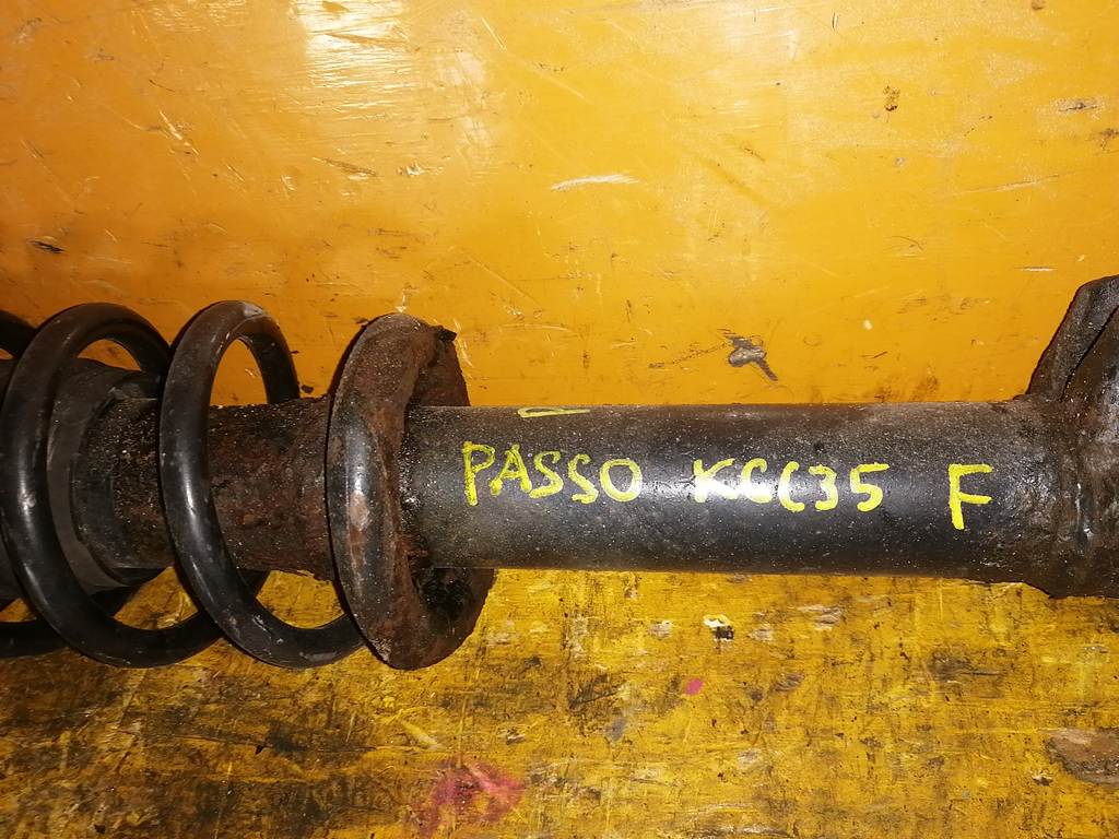 PASSO KGC35 СТОЙКА ПЕРЕДНЯЯ Toyota Passo