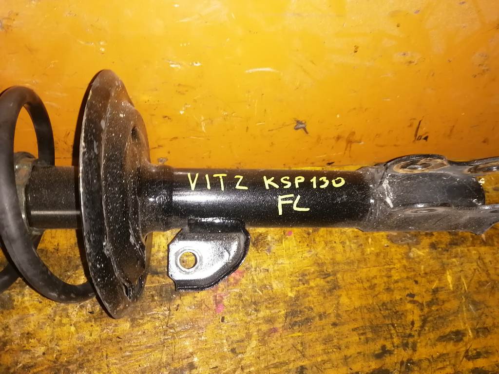 VITZ KSP130 СТОЙКА ПЕРЕДНЯЯ ЛЕВАЯ Toyota Vitz