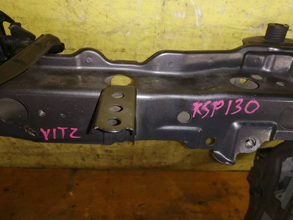 VITZ KSP130 РАМКА РАДИАТОРА Toyota Vitz