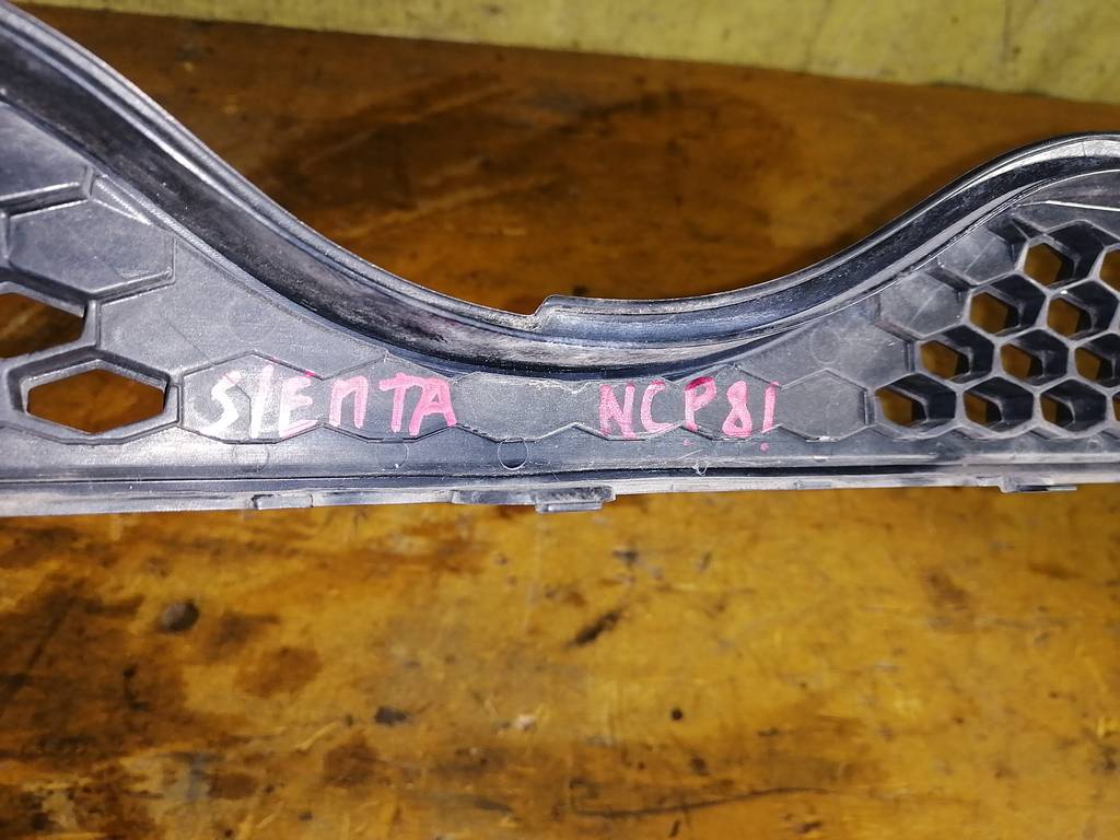 SIENTA NCP81 РЕШЕТКА РАДИАТОРА Toyota Sienta