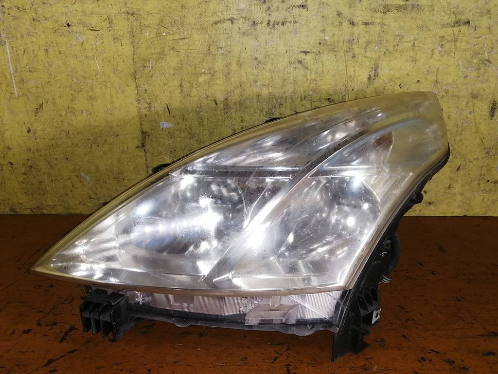 фара Nissan Teana