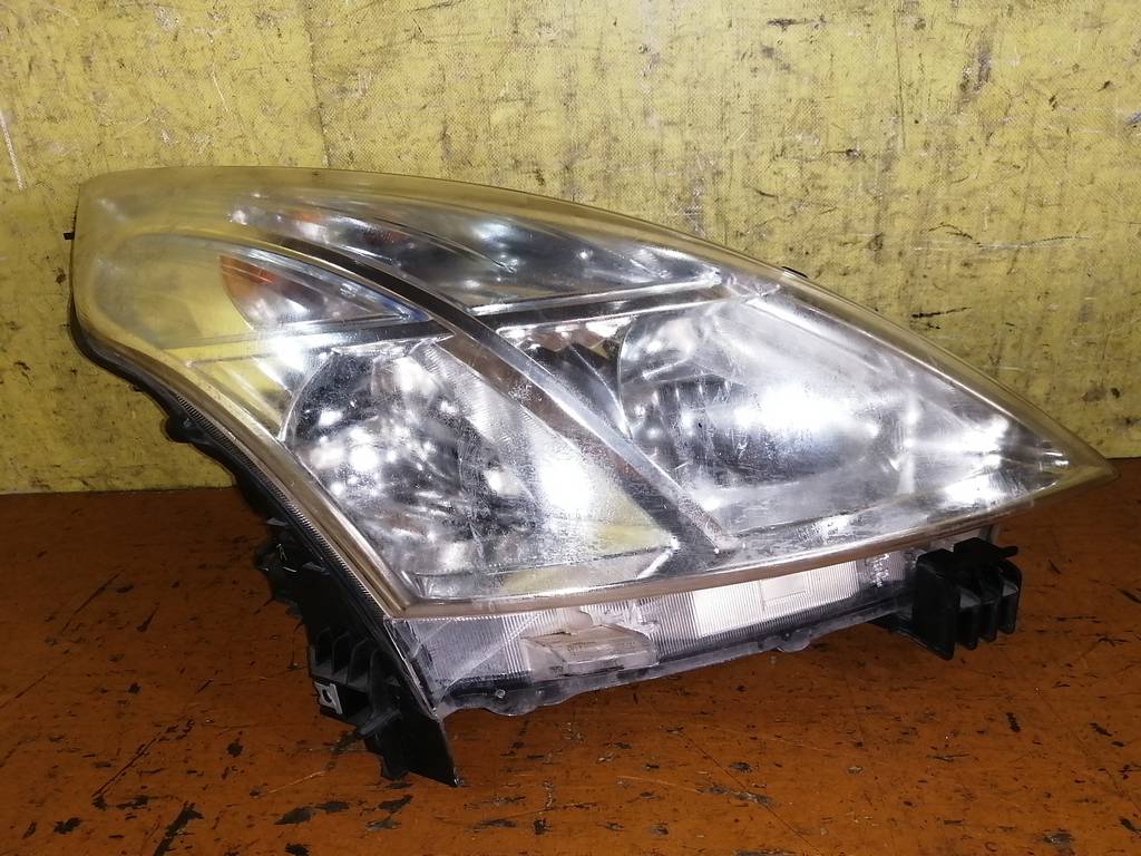 фара Nissan Teana