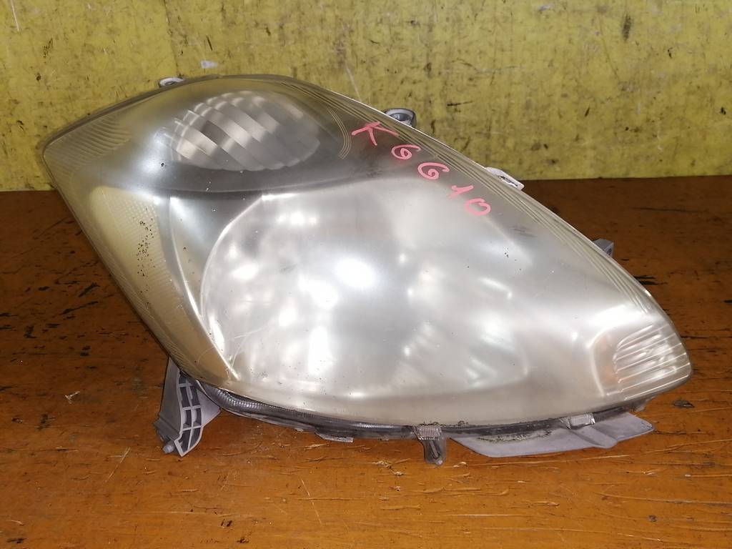 фара Toyota Passo