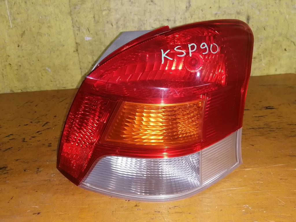 стоп-сигнал Toyota Vitz