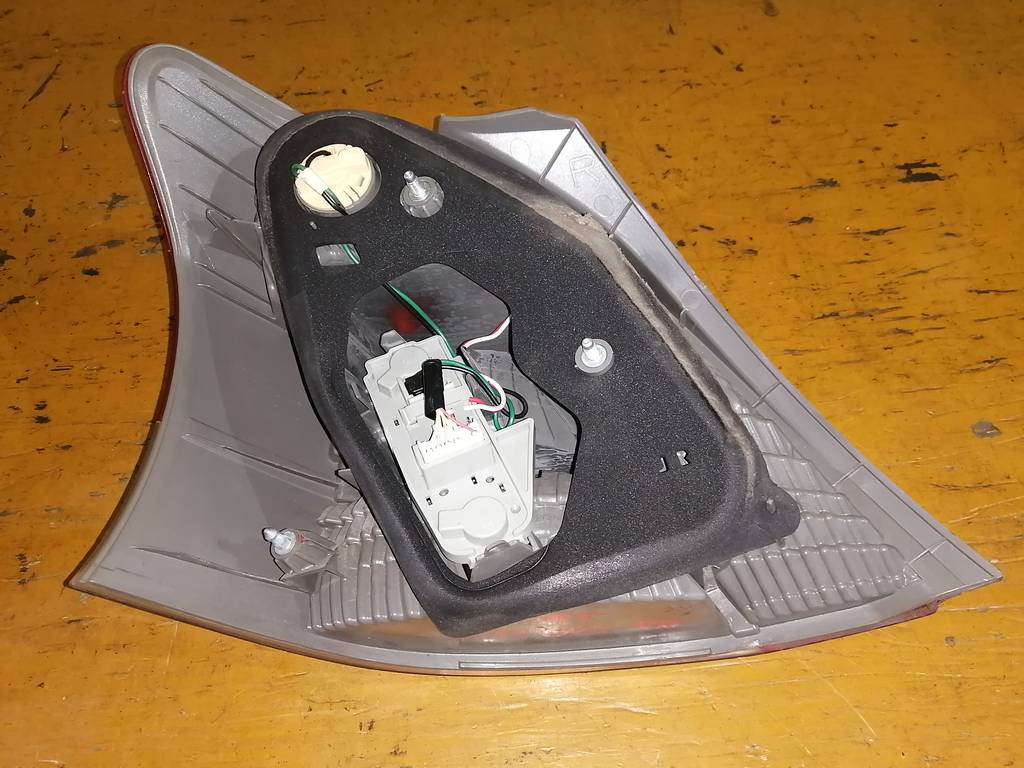 Осветительные приборы Toyota Vitz