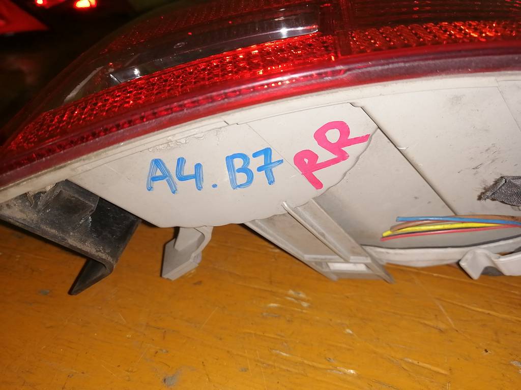 AUDI A4 СТОП ПРАВЫЙ 8E9 945 096 E Audi A4