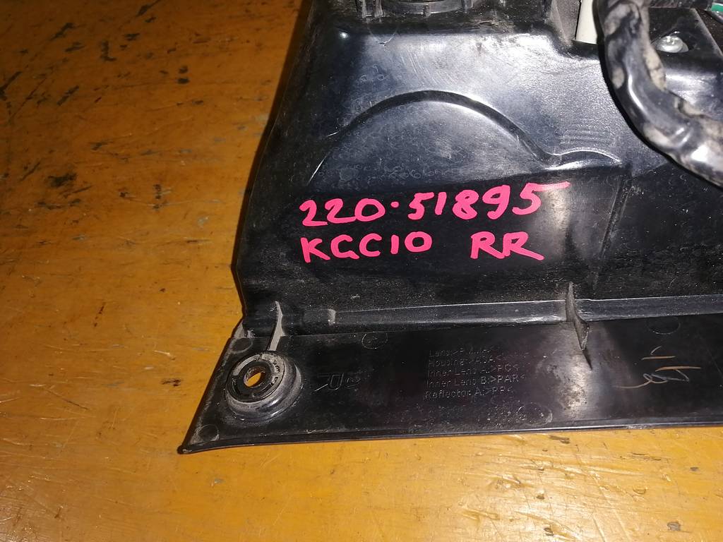 PASSO KGC10 СТОП ПРАВЫЙ 220-51895 Toyota Passo