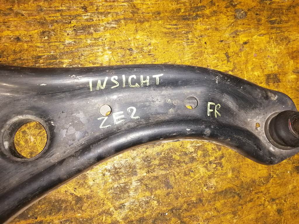 INSIGNT ZE2 РЫЧАГ ПЕРЕДНИЙ ПРАВЫЙ Honda Insight