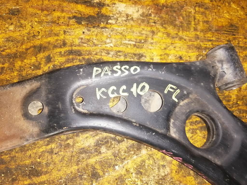 PASSO KGC10 РЫЧАГ ПЕРЕДНИЙ ЛЕВЫЙ Toyota Passo