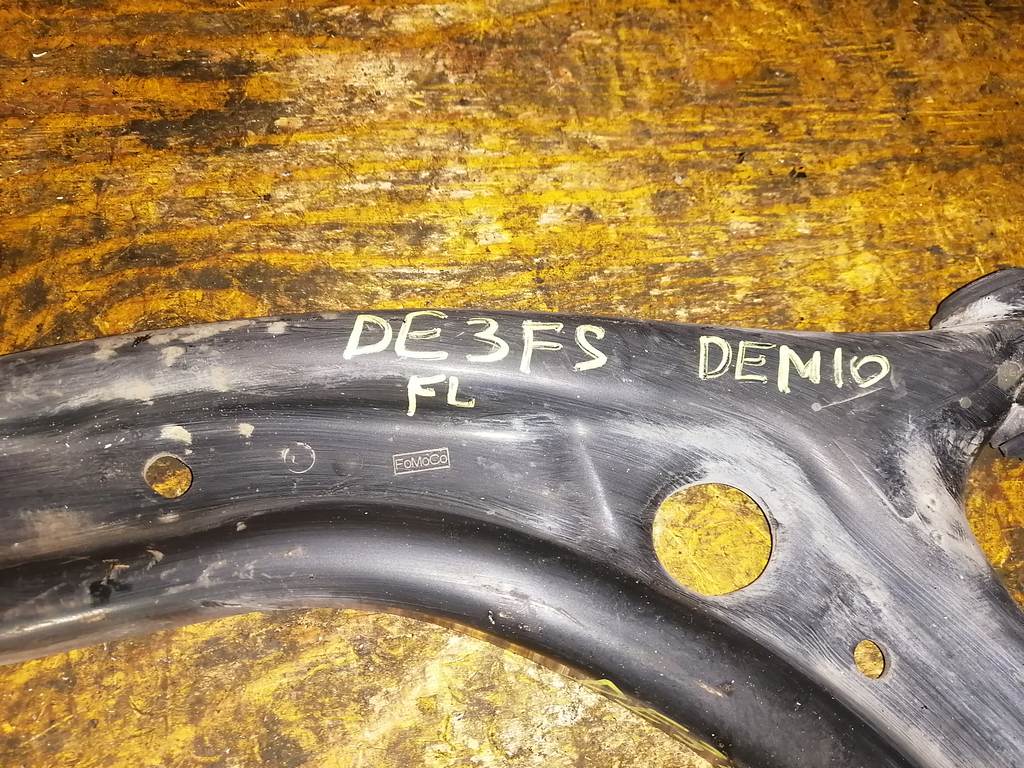 DEMIO DE3FS РЫЧАГ ПЕРЕДНИЙ ЛЕВЫЙ Mazda Demio