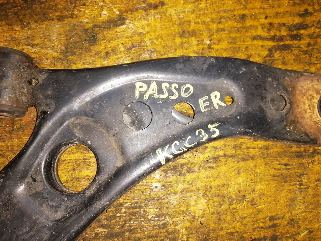 PASSO KGC35 РЫЧАГ ПЕРЕДНИЙ ПРАВЫЙ Toyota Passo