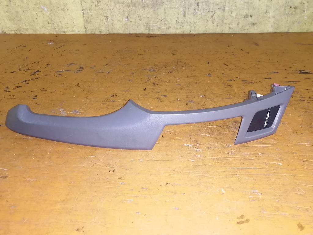 консоль торпеды Toyota Vitz