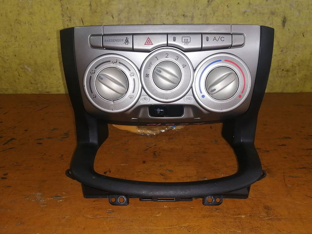 климат-контроль Toyota Passo
