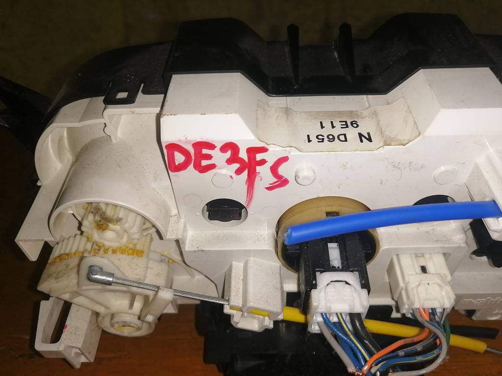 DEMIO DE3FS КЛИМАТ-КОНТРОЛЬ Mazda Demio