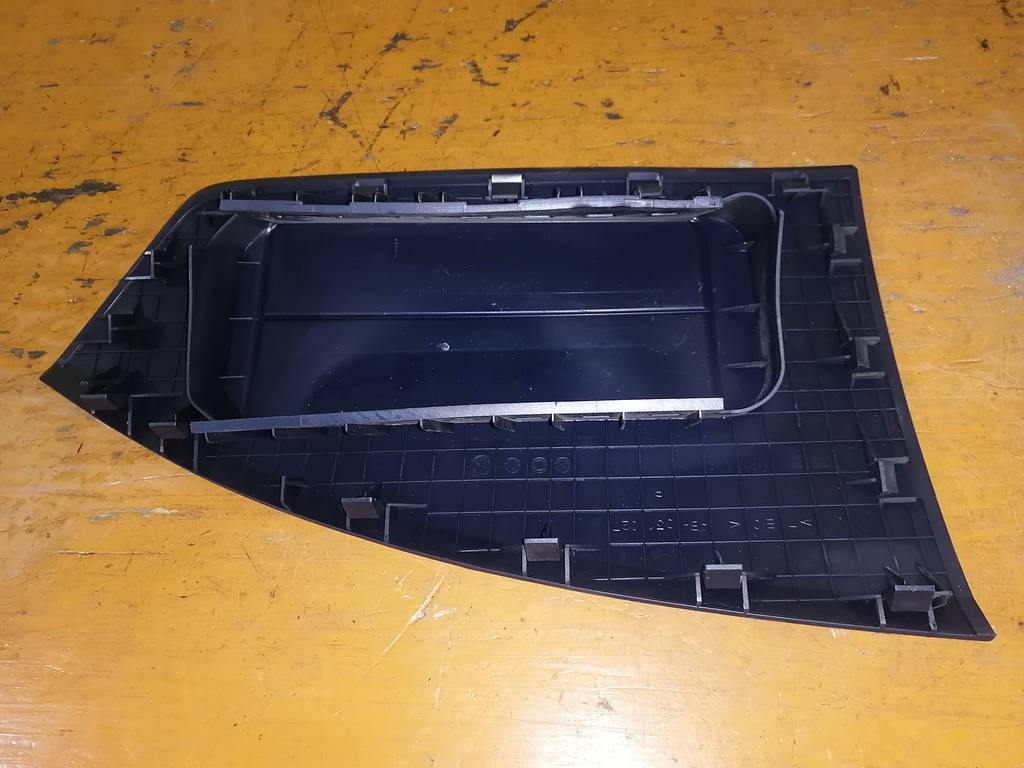 Салон Mazda Demio
