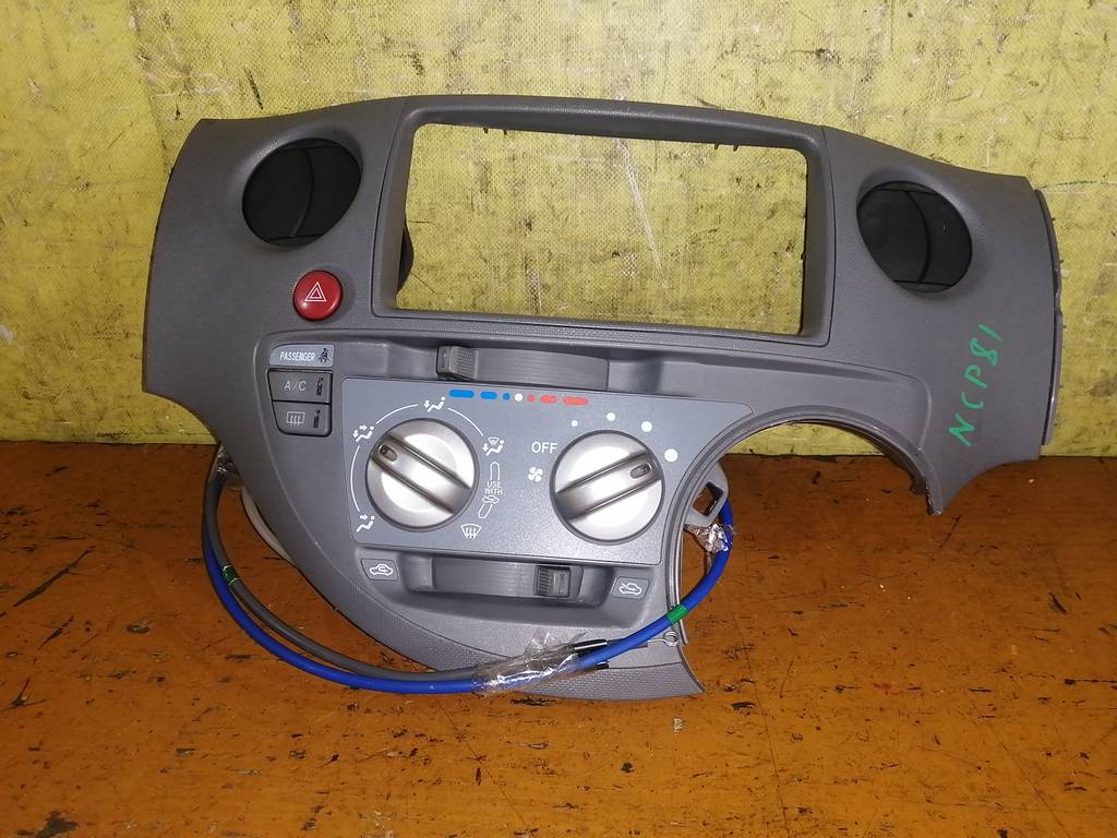 климат-контроль Toyota Sienta