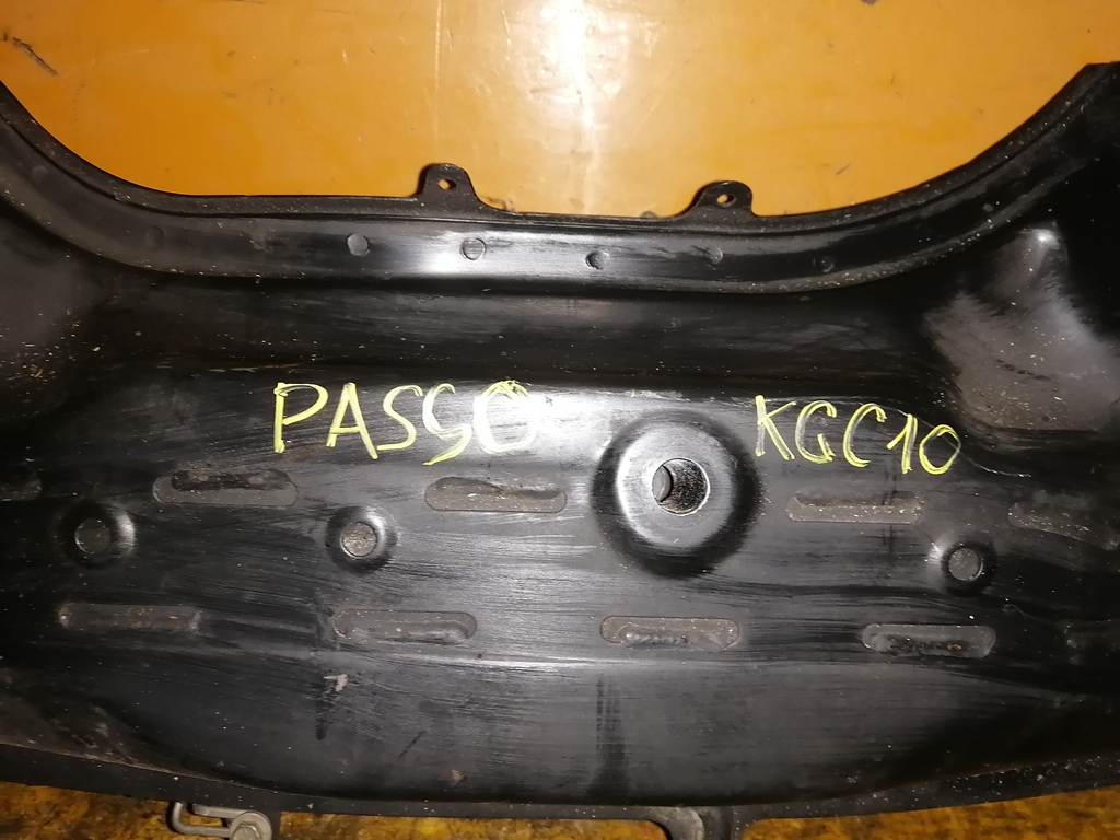 PASSO KGC10 БАЛКА ПОПЕРЕЧНАЯ Toyota Passo