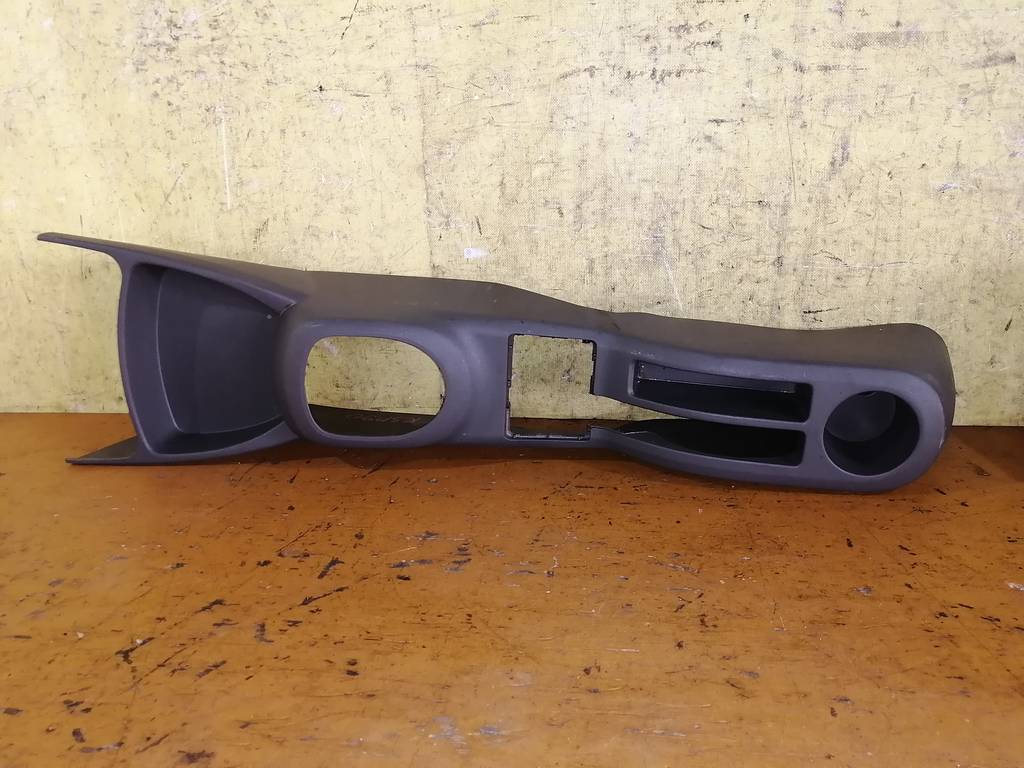 консоль между сидений Toyota Vitz