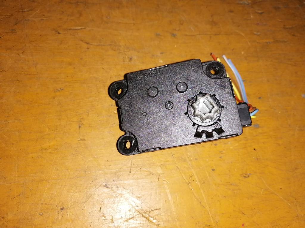 CUBE Z12 СЕРВОПРИВОД ЗАСЛОНОК ПЕЧКИ 100-0092-01-1 Nissan Cube