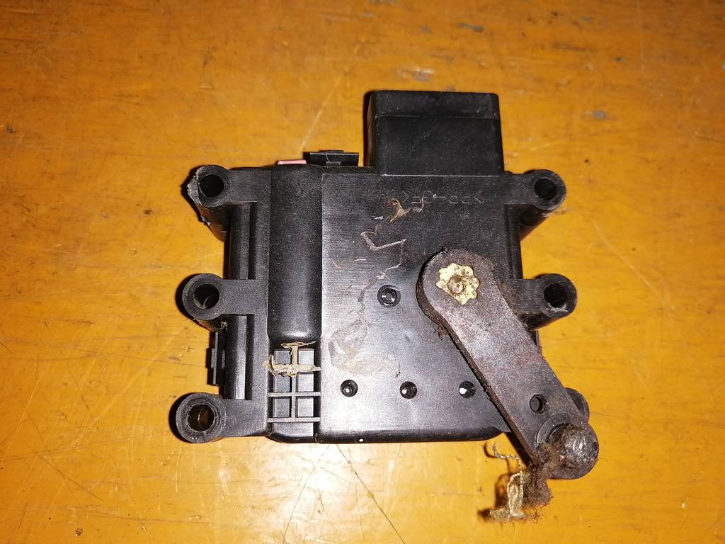 DEMIO DY3W СЕРВОПРИВОД ЗАСЛОНОК ПЕЧКИ 3W08V Mazda Demio