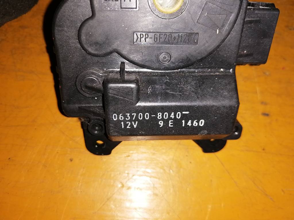 MPV LW3W СЕРВОПРИВОД ЗАСЛОНОК ПЕЧКИ 063700-8040 Mazda MPV