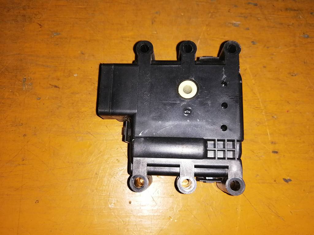 ATENZA GG3S СЕРВОПРИВОД ЗАСЛОНОК ПЕЧКИ 6523S Mazda Atenza