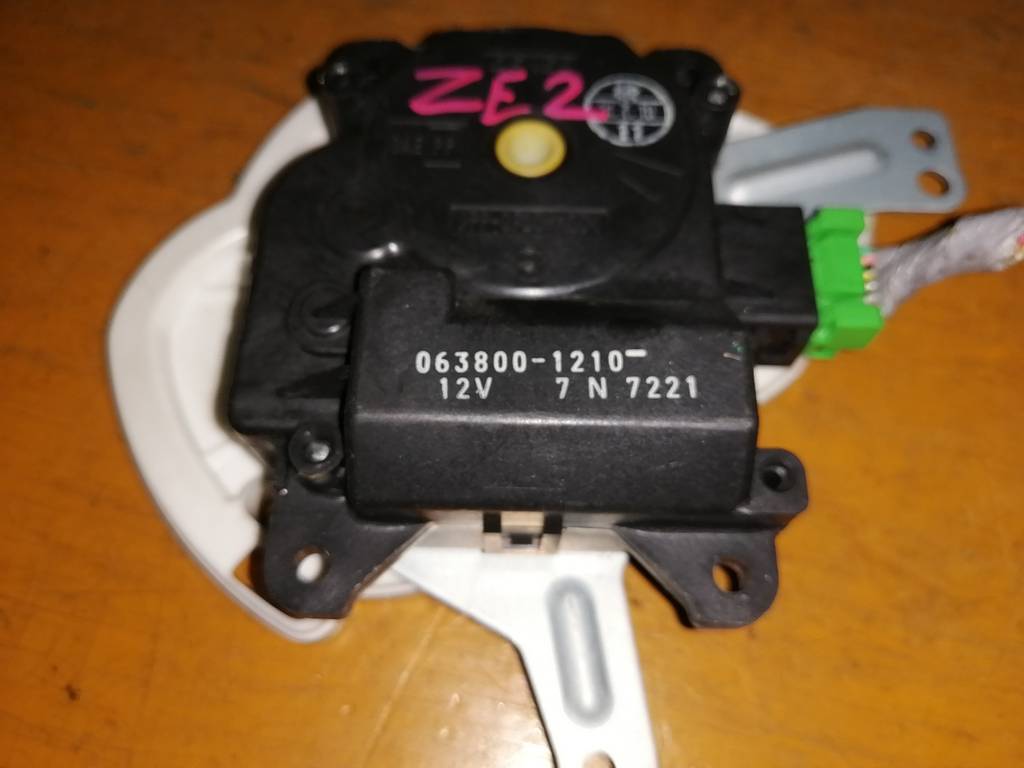 INSIGHT ZE2 СЕРВОПРИВОД ЗАСЛОНОК ПЕЧКИ 063800-1210 Honda Insight
