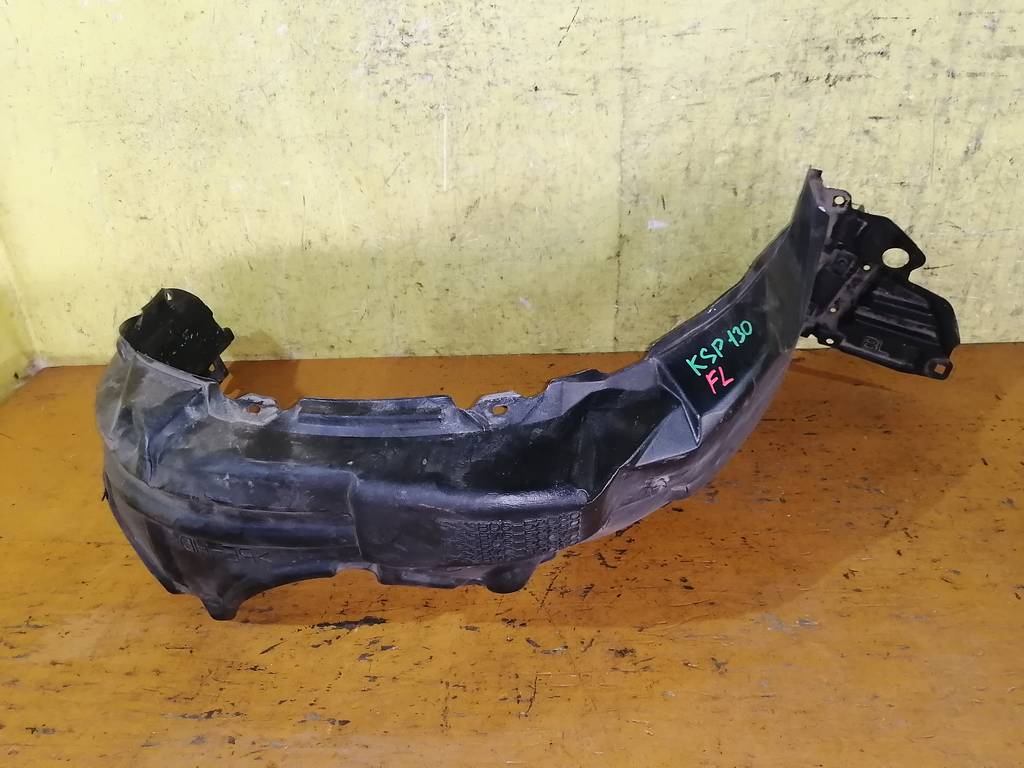 подкрылок Toyota Vitz