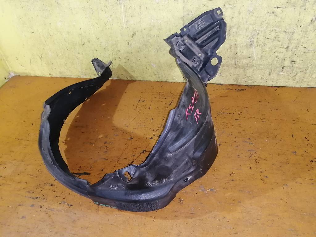 подкрылок Toyota Vitz