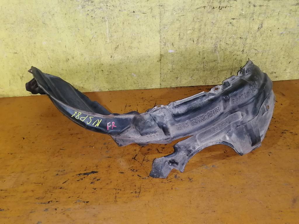 подкрылок Toyota Sienta