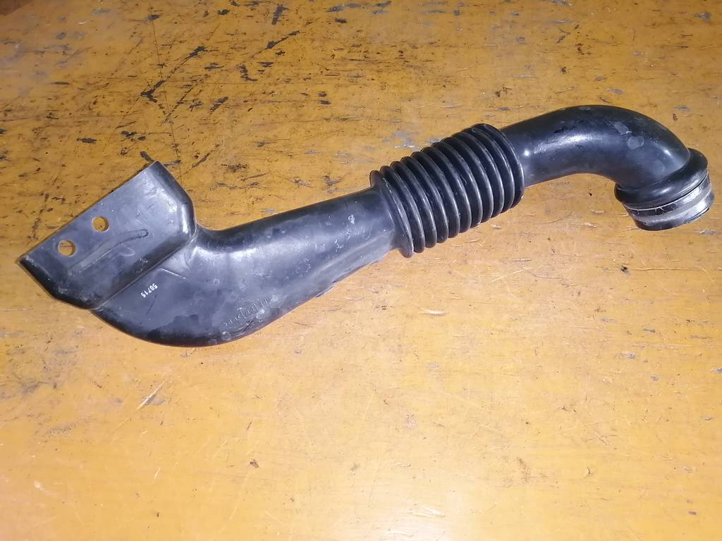 MARCH AK12 ВОЗДУХОЗАБОРНИК 1 Nissan March