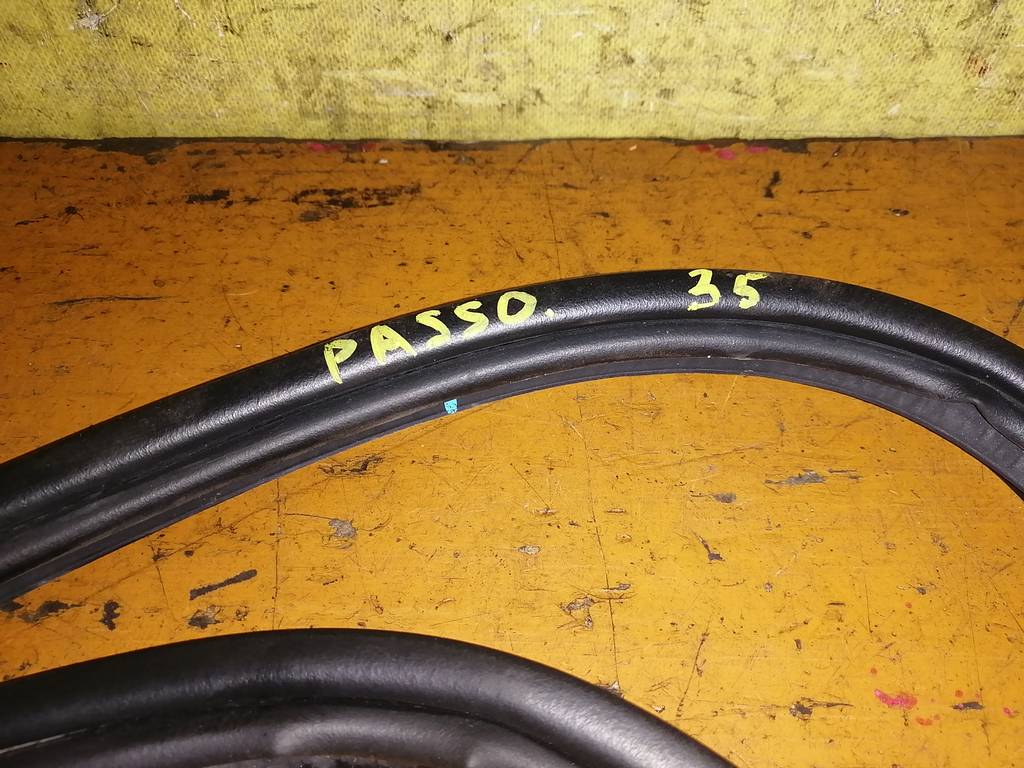 PASSO KGC35 УПЛОТНИТЕЛЬНАЯ РЕЗИНА БАГАЖНИКА Toyota Passo