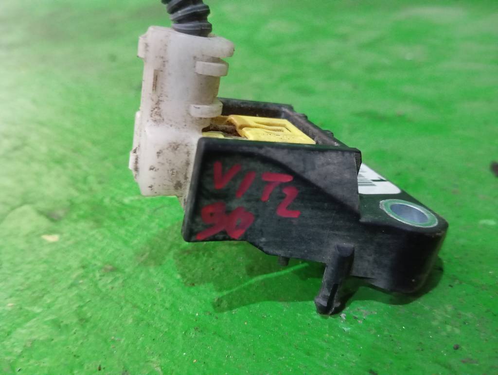 VITZ KSP90 ДАТЧИК УДАРА 89173-04010 Toyota Vitz