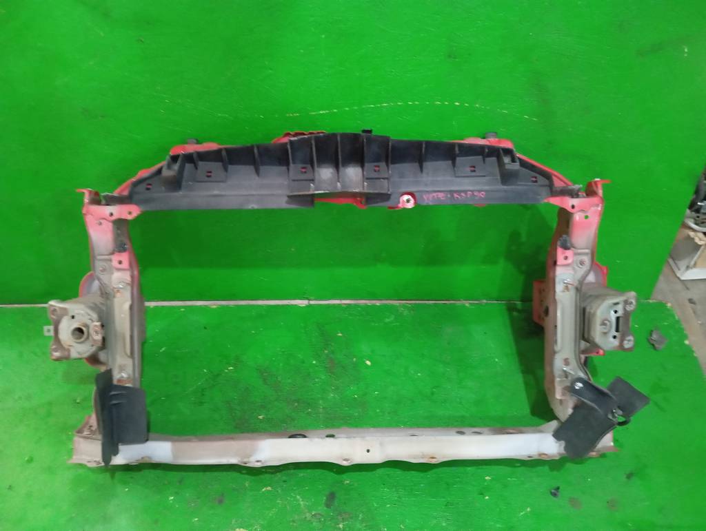рамка радиатора Toyota Vitz