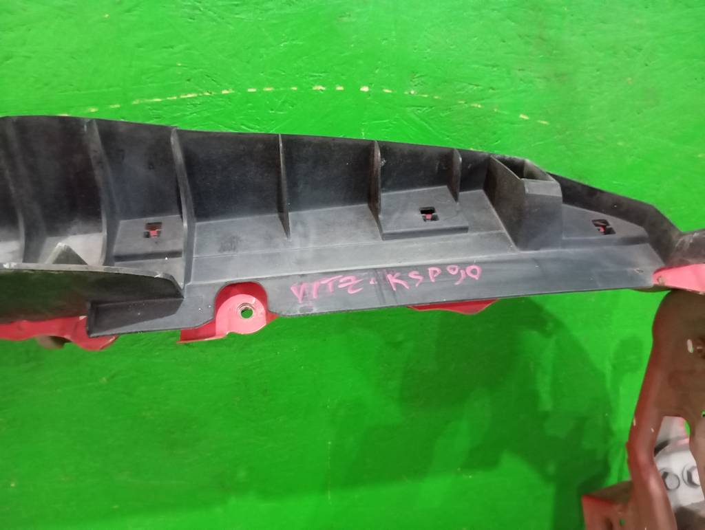 VITZ KSP90 РАМКА РАДИАТОРА Toyota Vitz