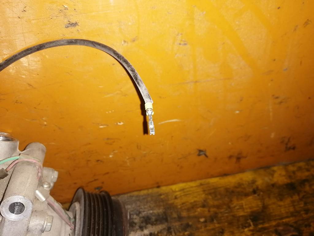 L15A КОМПРЕССОР КОНДИЦИОНЕРА HS-090R Honda Mobilio Spike