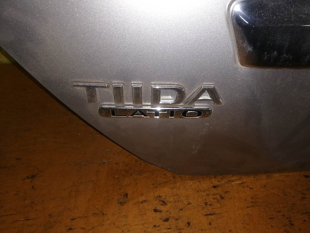 TIIDA LATIO SC11 КРЫШКА БАГАЖНИКА+КАМЕРА Nissan Tiida Latio